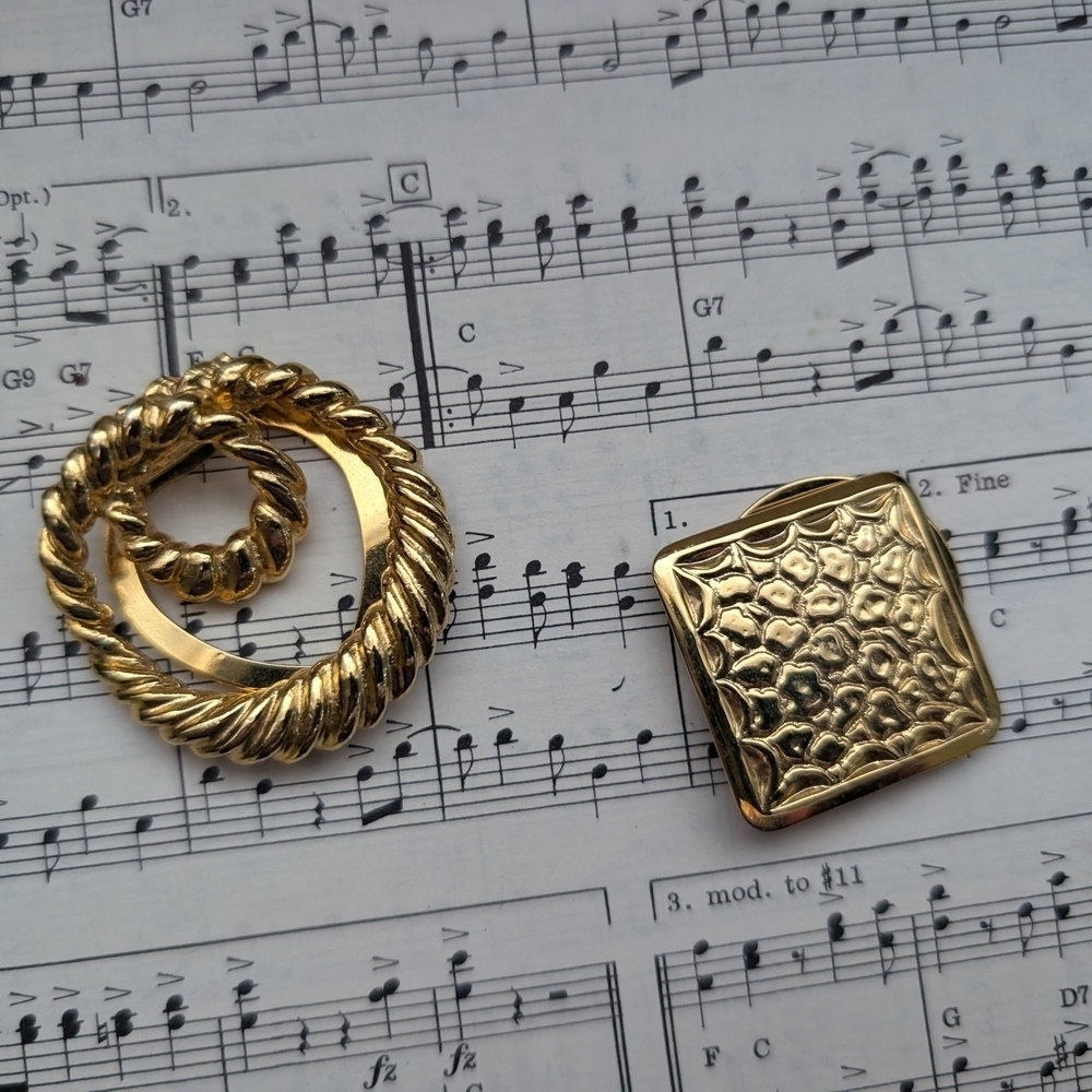 Gold-Tone Vintage Brooch Set
